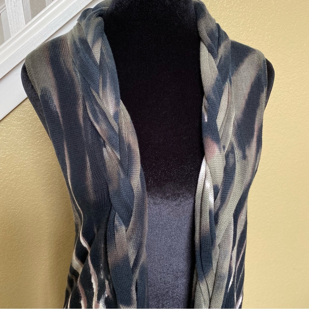 Adore Vest - Picture 2 of 14